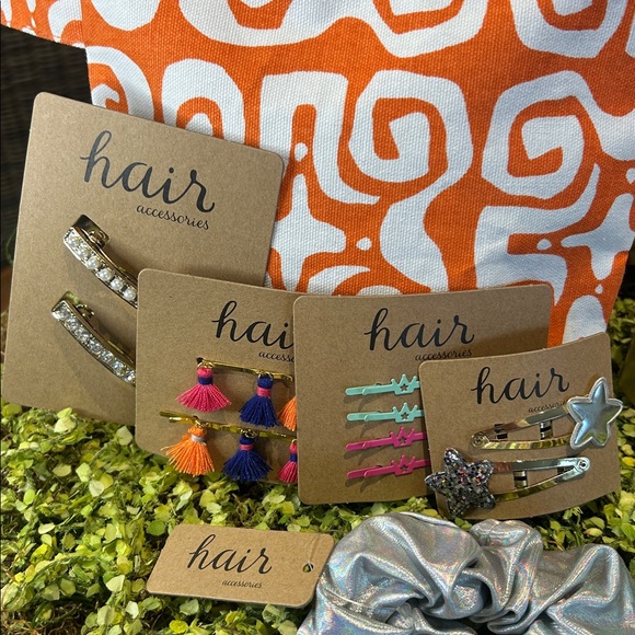 Buckhead Betties Orange/White Cosmetic Bag Set with Hair Care & Accessories NWT - Picture 8 of 9